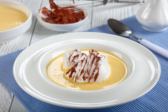 How to Prepare the Classic French Dessert 'Îles Flottantes'